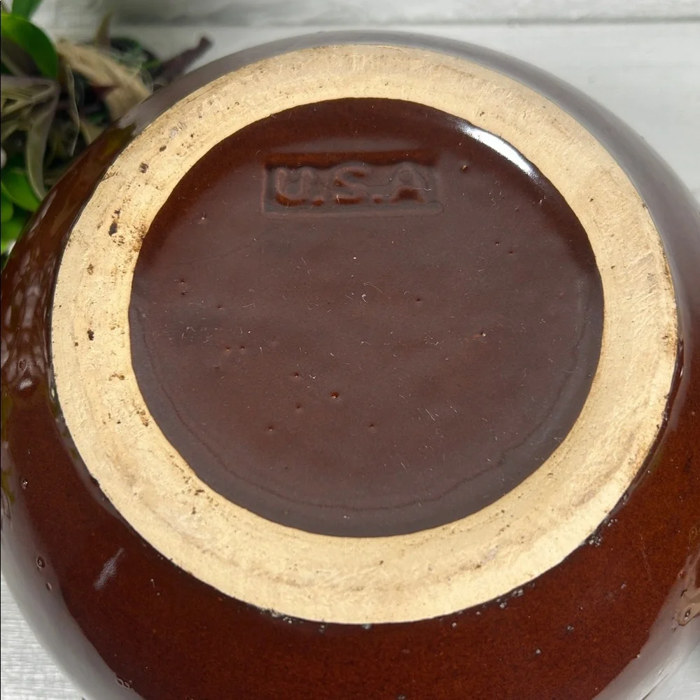 VTG Brown Bean Pot Made in USA Stoneware Dark Brown w/ Lid Handles VTG Farmhouse